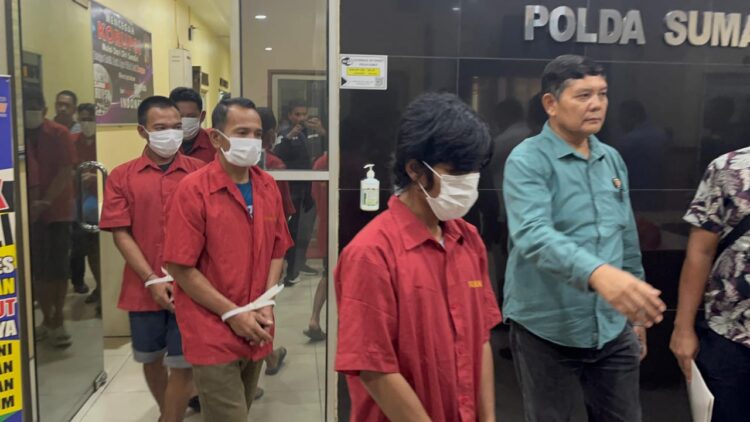 DILIMPAHKAN: Berkas dinyatakan lengkap, Tujuh tersangka pencurian sawit akan dilimpahkan ke Jaksa. (Foto Dok/ Polda Sumut)