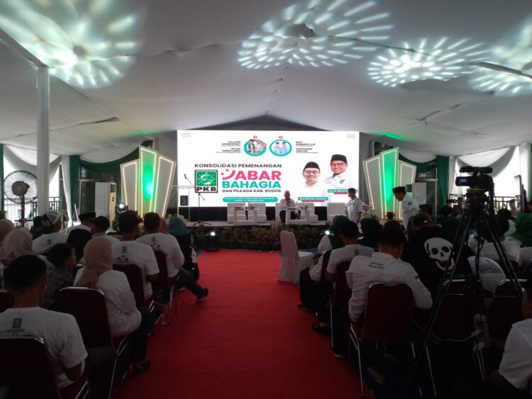 Konsolidasi Pemenangan Pilkada PKB di Gedung Sekretariatan Partai Kebangkitan Bangsa Minggu 27/10/2024 Kabupaten Bogor di hadirin ratusan Kader, Simpatisan, Relawan juga Tokoh -Tokoh Masyarakat, Anggota Dewan Perwakilan Rakyat Daerah Partai Kebangkitan Bangsa juga Partai Koalisi Golkar, Gerindra serta Ketua-Ketua Ormas yang ada di Kabupaten Bogor. (Foto. Dok: RH/Mitrapolri.com)
