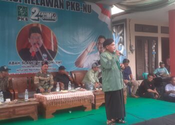 Dimas Prasetyaning Hani hadiri sekaligus mengukuhkan sekitar 1500 orang yang terdiri dari Kordinator Kecamatan (Korcam) Kordinator Desa (Kordes) Koordinator Dusun (Kordus) koordinator RT (Korte) Relawan PKB-NU Fahmi Dimas se–Kecamatan Kutasari yang bertempat di halaman rumah Iwan selaku korcam Kutasari Desa Karang cegak Kecamatan Kutasari, Minggu (27/10/2024).
