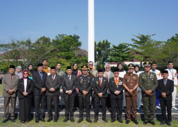 Kapolres Ogan Ilir, AKBP Bagus Suryo Wibowo, S.I.K., bersama jajaran Pemerintah Kabupaten Ogan Ilir, menghadiri upacara peringatan Hari Sumpah Pemuda 2024 di Lapangan Upacara Pemkab Ogan Ilir, Senin, 28 Oktober 2024. Kegiatan dimulai pukul 08.00 WIB dan mengusung tema "Maju Bersama Indonesia Raya"