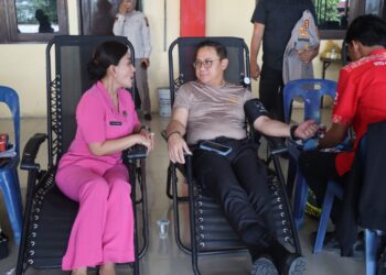 DONOR DARAH: Kapolresta Deliserdang Kombes Pol Raphael Sandhy Cahya Priambodo, S.IK ikut serta donor darah, Selasa (29/10/2024). (Foto Dok/ Polresta DS)