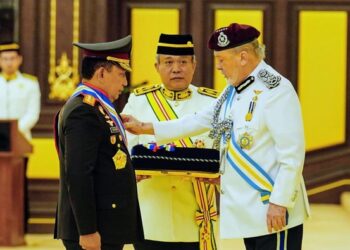 Kapolri Jenderal Listyo Sigit Prabowo menerima penghargaan Panglima Gagah Pasukan Polis dari Kerajaan Malaysia. Penghargaan itu diserahkan langsung oleh Raja Malaysia Kebawah Duli Yang Maha Mulia Seri Paduka Baginda Yang Dipertuan Agong XVII Sultan Ibrahim Ibni Sultan Iskandar.