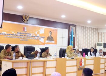 Dalam upaya meningkatkan kualitas tata kelola pemerintahan serta mendorong tercapainya akuntabilitas kinerja yang optimal di seluruh perangkat daerah, Pemerintah Kabupaten (Pemkab) Nagan Raya, Aceh mengadakan Bimbingan Teknis (Bimtek) Sistem Akuntabilitas Kinerja Instansi Pemerintah (SAKIP) tahun 2024. Kegiatan tersebut dibuka secara resmi oleh Penjabat (Pj) Bupati Nagan Raya, Fitriany Farhas di Aula Bappeda Kompleks Perkantoran Suka Makmue, Senin (7/10/2024).