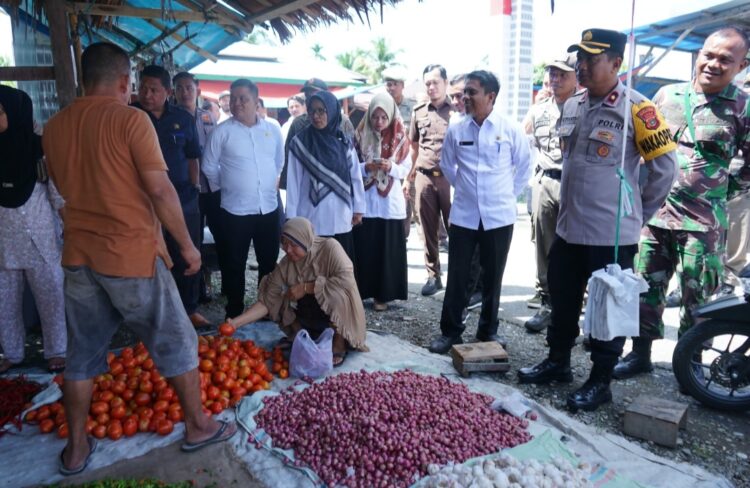 Penjabat (Pj) Bupati Nagan Raya diwakili Sekretaris Daerah (Sekda) Ardimartha melakukan inspeksi mendadak (sidak) ke sejumlah pasar tradisional di Kabupaten Nagan Raya.