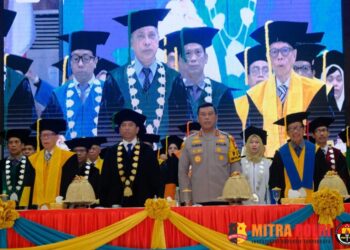 Kapolda Sulsel Irjen Pol Yudhiawan menyampaikan orasi ilmiah pada Wisuda Program Diploma, Sarjana Profesi, Magister dan Doktor Angkatan 107 Universitas Islam Negeri (UIN) Alauddin Makassar, Rabu (09/10) di Gedung Auditorium Kampus UIN, Kab. Gowa.