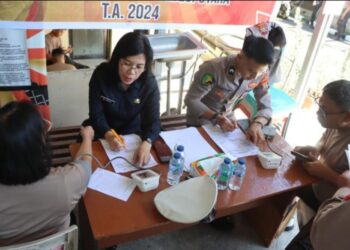 Biddokkes Polda Sulawesi Utara (Sulut) bekerja sama dengan Poliklinik Polresta Manado melaksanakan kegiatan Rikkes (Pemeriksaan Kesehatan) berkala bagi seluruh personel Polresta Manado. Kegiatan ini dilaksanakan pada, Selasa (8/10/2024) di Polresta Manado sebagai bagian dari upaya memastikan kondisi kesehatan personel kepolisian tetap terjaga dengan baik.