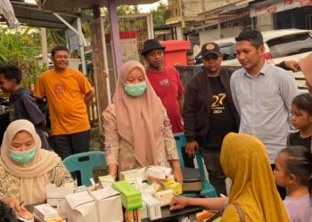 Pasangan Calon Bupati dan Wakil Bupati Jonniadi-Zaini Mantri Doi turun kelokasi membantu warga yang terdampak banjir tahunan ini. Disamping menyalurkan bantuan masa tanggap darurat, pasangan Joz ini juga menurunkan tim kesehatan dari klinik Mantridoi guna memberikan pelayanan kesehatan kepada masyarakat yang menjadi korban banjir ini.
