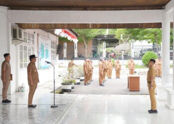Seluruh Aparatur Sipil Negara (ASN) di Lingkungan Pemerintah Kota Sabang melaksanakan Apel dan membaca ikrar netralitas dalam menghadapi Pemilihan Kepala Daerah (Pilkada) tahun 2024. Ikrar yang dipimpin langsung oleh Pj Wali Kota Sabang Andri Nourman itu, berlangsung di Halaman Kantor Wali Kota Sabang, Senin (14/10/24).