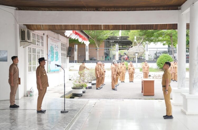 Seluruh Aparatur Sipil Negara (ASN) di Lingkungan Pemerintah Kota Sabang melaksanakan Apel dan membaca ikrar netralitas dalam menghadapi Pemilihan Kepala Daerah (Pilkada) tahun 2024. Ikrar yang dipimpin langsung oleh Pj Wali Kota Sabang Andri Nourman itu, berlangsung di Halaman Kantor Wali Kota Sabang, Senin (14/10/24).