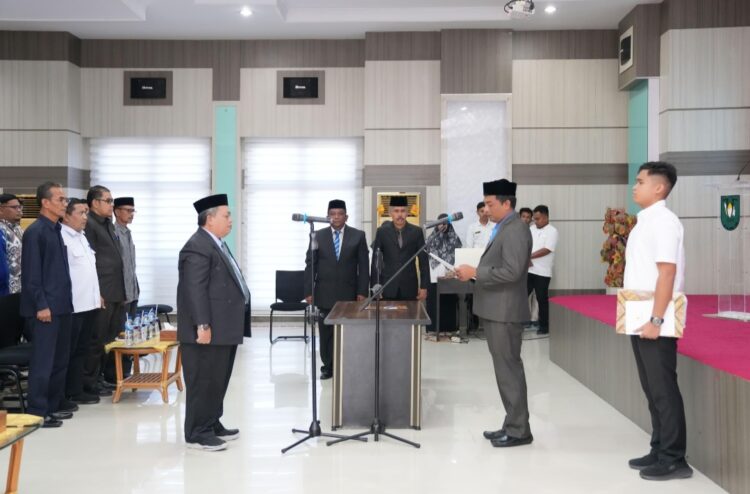 Pj Wali Kota Sabang Andri Nourman resmi melantik Irfani S. Sos., M.M sebagai Penjabat Sekretaris Daerah Kota Sabang di Aula Pulau Weh Kantor Wali Kota Sabang