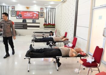 Polres Nias menggelar kegiatan bakti sosial berupa donor darah di Grha Sanika Satyawada. Kegiatan yang berlangsung pada hari Selasa (29/10) ini bertujuan untuk meningkatkan solidaritas serta menunjukkan kepedulian Polri terhadap kesehatan masyarakat.