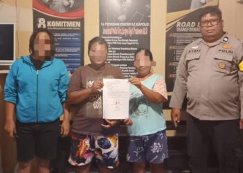 Dengan pendekatan humanis dan penuh kesabaran, Bhabinkamtibmas berhasil menjadi jembatan yang mendamaikan kedua belah pihak yang bertikai. Berkat peran aktif ini, perselisihan dapat diselesaikan secara kekeluargaan, menghindari tindakan yang berpotensi memperburuk suasana di lingkungan tersebut.