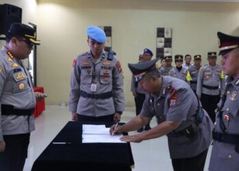 Kapolresta Manado Kombes Pol Julianto Sirait memimpin langsung upacara serah terima jabatan Kapolsek Sario yang dilaksanakan di Aula Mako Polresta Manado. Dalam acara tersebut, jabatan Kapolsek Sario yang sebelumnya diemban oleh Iptu Herry Johanis resmi diserahkan kepada Iptu Recky Pongajouw sebagai pejabat baru, Sabtu (2/11/2024).