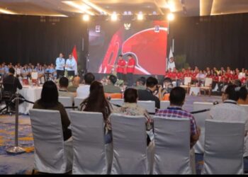 Berlangsung Debat Publik tahap kedua antara pasangan calon Bupati dan Calon Wakil Bupati Kabupaten Minahasa Utara. Acara ini diselenggarakan di Ball Room Hotel The Centra Maumbi, Desa Maumbi, Kecamatan Kalawat. Dengan tema “Kualitas Pelayanan Publik dan Inovasi Tata Kelola Pemerintahan”, debat ini bertujuan untuk membahas berbagai isu penting yang dihadapi daerah Minahasa Utara, Pada hari Jumat, 1 November 2024, pukul 17.00 WITA.