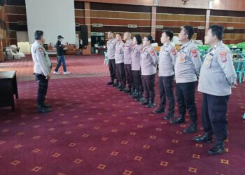 Pada hari kedua kegiatan penyortiran dan pelipatan surat suara untuk Pemilihan Kepala Daerah (Pilkada) 2024, pasangan calon Gubernur dan Wakil Gubernur Sulawesi Utara, personel Operasi Mantap Praja (OMP) Polresta Manado berperan aktif dalam menjaga keamanan di Gudang Logistik KPU Kota Manado.