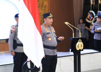 Kapolri Jenderal Listyo Sigit Prabowo memimpin upacara korps raport kenaikan pangkat 4 perwira tinggi (pati) dan perwira menengh (pamen) Polri di Rupattama Mabes Polri, Jakarta, hari ini.
