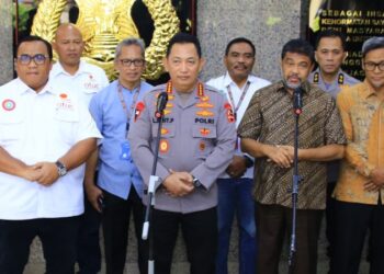 Presiden Partai Buruh Said Iqbal mengapresiasi Kapolri Jenderal Polisi Drs. Listyo Sigit Prabowo membuka ruang dialog bersama, hari ini. Namun, dia mengaku bahwa sosok Jenderal Sigit memang selalu memberikan ruang para buruh, seperti saat momen-momen May Day.