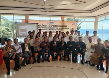 Polres Samosir menghadiri pelantikan dan pembekalan Pengawas Tempat Pemungutan Suara (TPS) di tiga kecamatan yakni Kecamatan Onanrunggu, Palipi, dan Harian. Acara ini berlangsung di Aula UPK PNPM Kecamatan Onanrunggu, Aula Penginapan Putri Malau di Kecamatan Harian, dan Aula Hotel Gorat di Kecamatan Palipi. Minggu (03/11/2024)