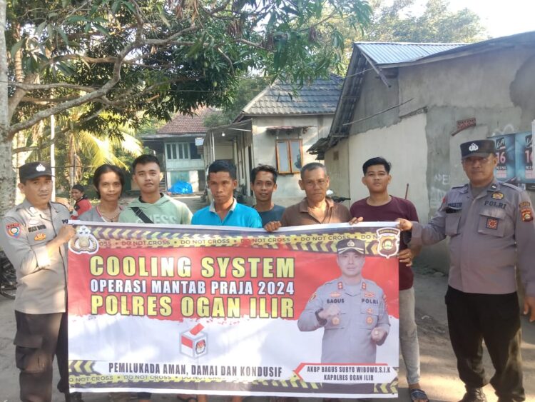 Polsek Rantau Alai melaksanakan patroli himbauan Kamtibmas dan cooling system guna menjaga situasi aman dan kondusif di wilayah hukum Polsek Rantau Alai. Kegiatan yang dimulai sekitar pukul 14.30 WIB ini dipimpin oleh Ka SPK 3 Polsek Rantau Alai bersama empat personel lainnya, dan menyasar beberapa lokasi strategis, seperti Simpang Tiga Desa Mekarsari, Desa Rantau Alai, Desa Kertabayang, Desa Sukananti, dan Desa Kelampaian, Sabtu (02/112024).