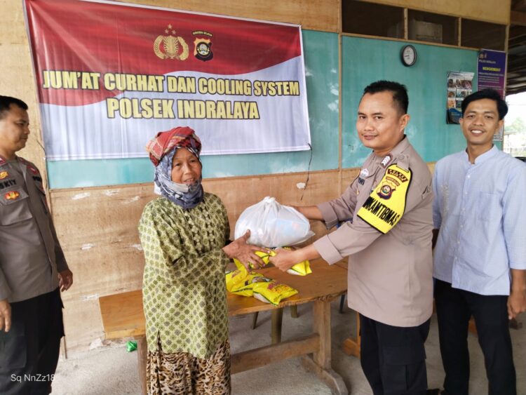 Polsek Indralaya di bawah jajaran Polres Ogan Ilir melaksanakan program Jum'at Curhat yang berlokasi di Desa Tanjung Seteko dan Kelurahan Indralaya Mulya, Kecamatan Indralaya, Kabupaten Ogan Ilir, pada Jumat (1/11/2024).