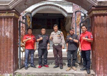 Personel dari Polsek jajaran Polresta Manado menggelar kegiatan pengamanan yang dikenal dengan nama Paja Somat (Patroli Jaga Sementara). Langkah ini dilakukan sebagai bentuk respons cepat atas pentingnya rasa aman dalam setiap kegiatan keagamaan di wilayah Manado, Minggu (3/11/2024).
