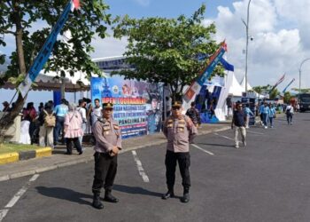 Polsek Wenang melaksanakan pengamanan dalam kegiatan pembukaan Open Tournament Kejuaraan Nasional Selam (Open Water Finswimming) yang memperebutkan Piala Panglima TNI, Sabtu (2/11/2024).