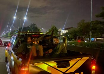 TANGKAP: Tim Patroli Presisi Satsamapta Polrestabes Medan menangkap dua pelaku pencurian saat melakukan patroli di Jalan Kapten Sumarsono, Medan pada hari Selasa (5/11/2024), sekira pukul 04.00 WIB. (Foto Dok/ Polda Sumut)