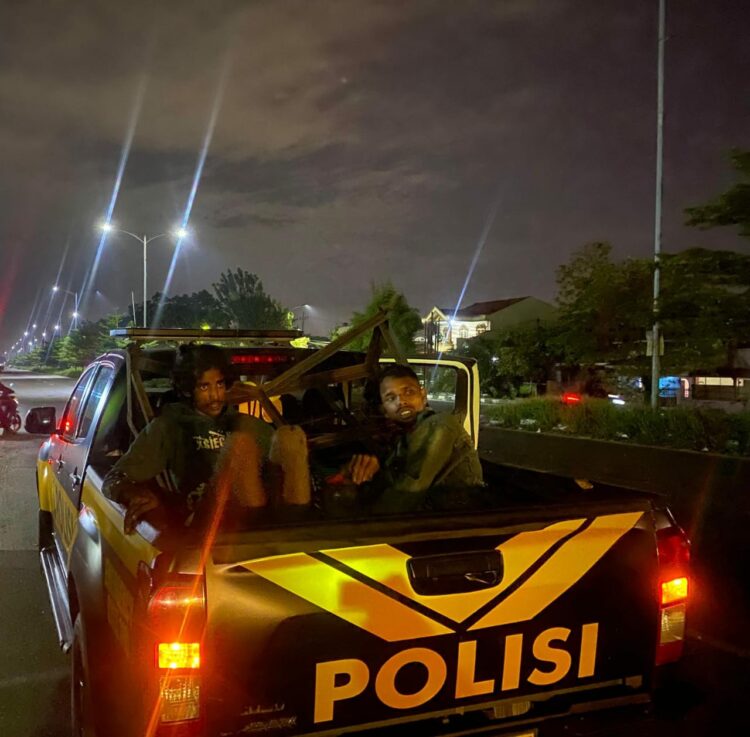 TANGKAP: Tim Patroli Presisi Satsamapta Polrestabes Medan menangkap dua pelaku pencurian saat melakukan patroli di Jalan Kapten Sumarsono, Medan pada hari Selasa (5/11/2024), sekira pukul 04.00 WIB. (Foto Dok/ Polda Sumut)