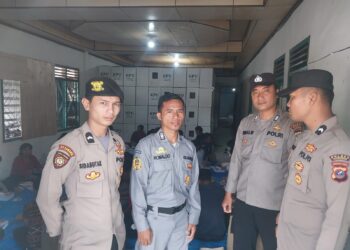 Polres Samosir memperketat pengamanan di gudang logistik Komisi Pemilihan Umum (KPU) Kabupaten Samosir dalam rangka pelipatan surat suara Pilkada Serentak 2024. Pengamanan ini diintensifkan dengan penambahan personel untuk menjamin kelancaran dan keamanan proses, yang berlangsung di bawah pengawasan ketat pada tanggal 5 hingga 7 November 2024.