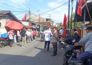 Satgas Preventif OMP 2024 Polresta Manado melaksanakan kegiatan pengamanan kampanye untuk pasangan calon (Paslon) Walikota dan Wakil Walikota, Bapak Andrei Angouw dan Bapak Richard Sualang, di Kelurahan Paniki 2. Kegiatan ini bertujuan untuk memastikan pelaksanaan kampanye berjalan aman dan tertib, Selasa (5/11/2024).