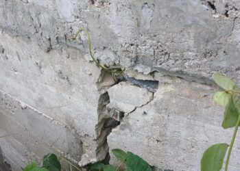 Proyek lanjutan pembuatan talud dan penimbunan yang retak