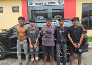DITANGKAP: Polda Sumut tangkap lima begal sadis bacok tangan korbannya nyaris putus. (Foto Dok/ Polda Sumut)