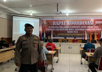 PENGAMANAN: Personel Polda Sumut beri pengamanan Sidang Pleno Debat Calon Gubernur (Cagub) dan Calon Wakil Gubernur (Cawagub) sesi II, Rabu (6/10/2024).(Foto Dok/ Polda Sumut)