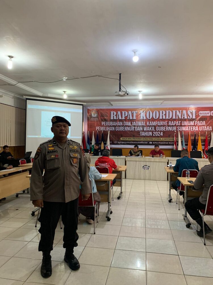 PENGAMANAN: Personel Polda Sumut beri pengamanan Sidang Pleno Debat Calon Gubernur (Cagub) dan Calon Wakil Gubernur (Cawagub) sesi II, Rabu (6/10/2024).(Foto Dok/ Polda Sumut)