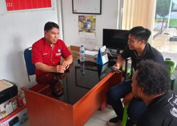 Tim Charlie dari Polresta Manado yang dipimpin oleh Kanit Resmob IPDA Fahmi Arranirri melaksanakan serangkaian pengecekan penting di wilayah Kota Manado, guna memastikan ketersediaan dan distribusi gas subsidi LPG 3 Kg serta bahan bakar minyak (BBM) yang lancar, Rabu (6/11/2024).