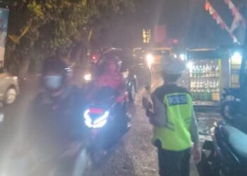 Satuan Lalu Lintas (Sat Lantas) Polresta Manado mengintensifkan kegiatan Blue Light Patrol di sejumlah titik rawan. Patroli malam ini dilakukan sebagai langkah preventif guna mencegah tindak kejahatan serta menjaga ketertiban di jalanan kota Manado, Selasa (5/11/20240 malam.