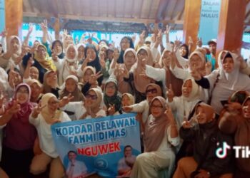 Relawan Nguwek deklarasi dukung paslon Bupati Purbalingga nomor urut 2 pasangan calon bupati Purbalingga pada tanggal 27 November 2024 Relawan yang mayoritas kaum ibu ibu menggelar deklarasi pada Selasa 6/11/2024 bertempat di Rumah Aspirasi Pemenangan Fahmi-Dimas joglo Semar yang beralamat di Wilayah karang sentul padamara Purbalingga Jawa Tengah.