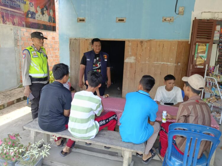 Kapolres Ogan Ilir, AKBP Bagus Suryo Wibowo, S.I.K., menginstruksikan para anggota Bhabinkamtibmas jajaran polres ogan ilir,untuk terus aktif mengingatkan warga masyarakat agar senantiasa waspada terhadap terjadinya fenomena alam yang dipengaruhi oleh faktor cuaca seperti bencana alam.