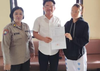 Polsek Malalayang kembali menunjukkan komitmennya dalam menjaga ketertiban dan keamanan masyarakat dengan melakukan kegiatan problem solving pada kasus penganiayaan yang terjadi di Kelurahan Malalayang Satu Barat, Lingkungan IX, Kecamatan Malalayang, Kota Manado. Langkah cepat yang diambil oleh Polsek Malalayang ini bertujuan untuk mendamaikan kedua pihak yang terlibat serta mencegah konflik serupa di masa mendatang, Kamis (7/11/2024).