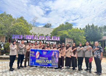 Dalam rangka menyosialisasikan penerimaan anggota Polri tahun 2025, Bagian Sumber Daya Manusia (SDM) Polres Ogan Ilir melaksanakan kampanye proaktif di SMK Negeri 1 Indralaya Selatan, Kabupaten Ogan Ilir, pada Kamis, 7 November 2025.