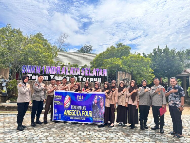 Dalam rangka menyosialisasikan penerimaan anggota Polri tahun 2025, Bagian Sumber Daya Manusia (SDM) Polres Ogan Ilir melaksanakan kampanye proaktif di SMK Negeri 1 Indralaya Selatan, Kabupaten Ogan Ilir, pada Kamis, 7 November 2025.