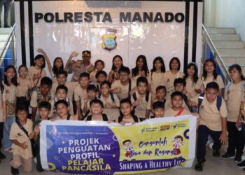 Dalam rangka memperkuat nilai-nilai Pancasila pada generasi muda, SD Kristen Ebenhaezar 1 Manado melakukan kunjungan edukatif ke Polresta Manado. Kegiatan ini merupakan bagian dari proyek penguatan profil pelajar Pancasila yang diinisiasi oleh Kementerian Pendidikan dan Kebudayaan, Jumat (8/11/2024).