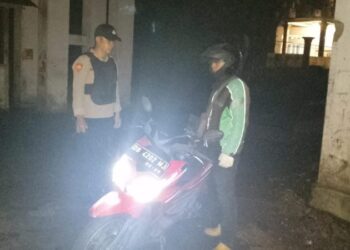 Polsek Pineleng melaksanakan kegiatan rutin Program Unggulan Polresta Manado, yaitu operasi Sibulan (Sikat Pemabuk Jalanan) untuk mengantisipasi gangguan keamanan dan ketertiban masyarakat (kamtibmas) di wilayah Kecamatan Pineleng. Kegiatan ini berlangsung pada Jumat malam, 8 November 2024, mulai pukul 22.00 hingga 24.30 WITA, di seputaran Jalan Desa Pineleng Satu.