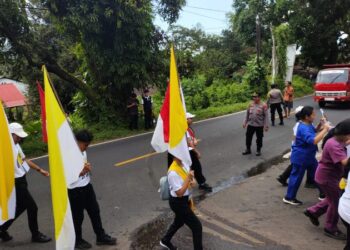 Polsek Pineleng melakukan pengamanan pada rangkaian kegiatan Pertemuan Berkala XIV bagi Siswa/i Katolik SMA/SMK Negeri se-Manado, Tomohon, dan sekitarnya. Kegiatan ini diselenggarakan oleh Frater Tingkat III Seminari Hati Kudus Pineleng, yang bertempat di Kecamatan Pineleng, Kabupaten Minahasa.