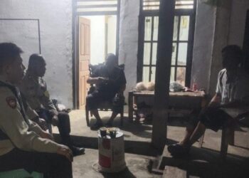 Polsek Wori Polresta Manado melaksanakan giat patroli rutin kewilayahan untuk memastikan keamanan dan ketertiban masyarakat (Kamtibmas) tetap terjaga di wilayah hukum Polsek Wori, Jumat malam (08/11/2024). Patroli ini dilakukan mulai pukul 21.30 hingga 22.30 WITA di Desa Wori, Kecamatan Wori, Kabupaten Minahasa Utara.