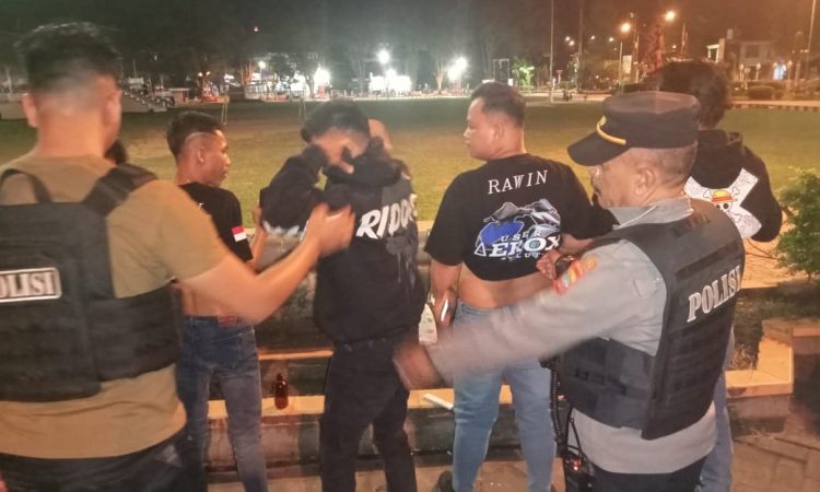 Polsek Wenang meluncurkan program inovasi baru bernama “Sibulan” (Sikat Pemabuk Jalanan) sebagai langkah preventif dalam menjaga keamanan dan ketertiban masyarakat (kamtibmas). Program ini bertujuan untuk mengurangi peredaran alkohol yang mengganggu ketertiban di kawasan kota, terutama di malam hari.