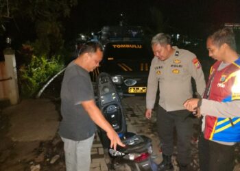 Polsek Tombulu melaksanakan kegiatan Cipta Kondisi (Cipkon) dalam rangka menjaga keamanan dan ketertiban masyarakat (kamtibmas) di wilayah hukumnya pada malam minggu, 9 November 2024. Kegiatan ini, yang merupakan bagian dari program rutin Kegiatan Rutin Yang Ditingkatkan (KRYD), bertujuan untuk menciptakan situasi yang aman dan kondusif, terutama menjelang akhir pekan.