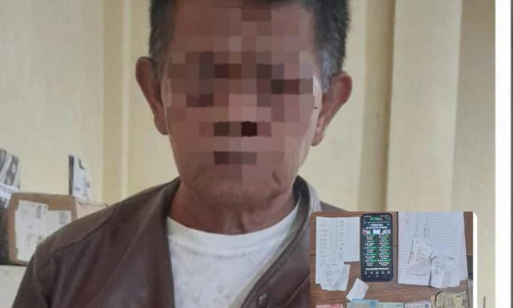 Tim Resmob BRAVO berhasil mengamankan seorang pria berinisial S (65 tahun) di Desa Koka JG V, Kecamatan Tombulu, atas dugaan keterlibatan dalam praktik judi togel online. Penangkapan ini dilakukan berdasarkan laporan dari masyarakat setempat yang menginformasikan adanya aktivitas perjudian di wilayah tersebut, Pada Jumat, 8 Oktober 2024, sekitar pukul 21.30 WITA.