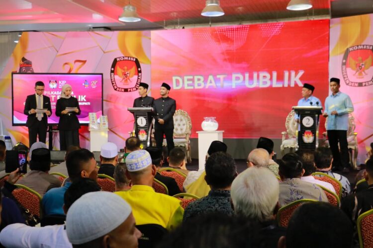 Debat publik Pasangan Calon (Paslon) Bupati dan wakil bupati Aceh Barat yang berlangsung di aula Cabang Dinas Pendidikan (Cabdisdik) Desa Lapang, Kecamatan Johan Pahlawan, Sabtu, 9 November 2024.