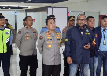 Kedua warga sipil ini dibawa oleh penyidik Direktorat Reserse Kriminal Umum (Ditreskrimum) Polda Metro Jaya melalui Bandara Soekarno-Hatta, Minggu (10/11/2024) malam ini.
